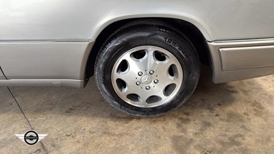 Lot 856 - 1994 MERCEDES E320 AUTO