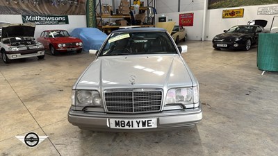 Lot 856 - 1994 MERCEDES E320 AUTO