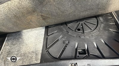 Lot 856 - 1994 MERCEDES E320 AUTO