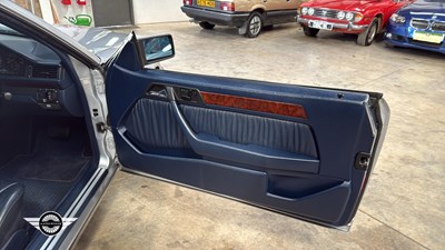 Lot 856 - 1994 MERCEDES E320 AUTO