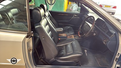 Lot 856 - 1994 MERCEDES E320 AUTO