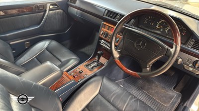 Lot 856 - 1994 MERCEDES E320 AUTO