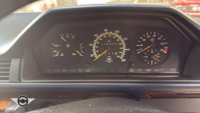 Lot 856 - 1994 MERCEDES E320 AUTO