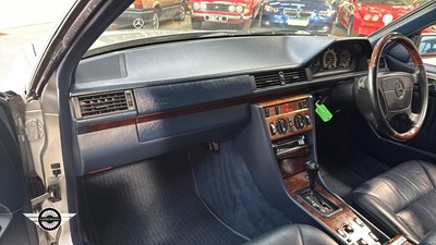 Lot 856 - 1994 MERCEDES E320 AUTO