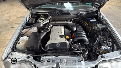 Lot 856 - 1994 MERCEDES E320 AUTO