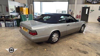 Lot 856 - 1994 MERCEDES E320 AUTO