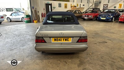 Lot 856 - 1994 MERCEDES E320 AUTO