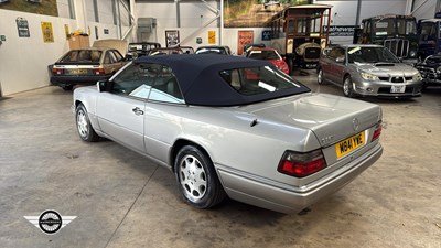 Lot 856 - 1994 MERCEDES E320 AUTO
