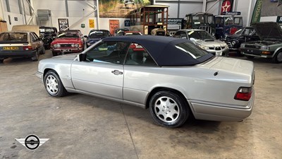 Lot 856 - 1994 MERCEDES E320 AUTO
