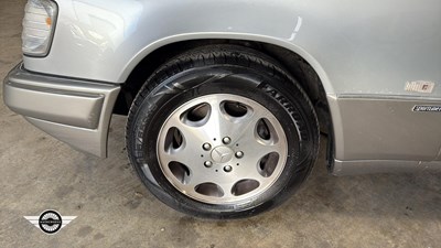Lot 856 - 1994 MERCEDES E320 AUTO