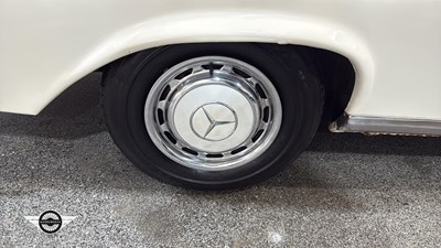 Lot 270 - 1965 MERCEDES