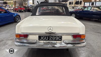 Lot 270 - 1965 MERCEDES