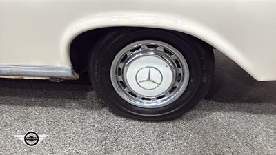 Lot 270 - 1965 MERCEDES