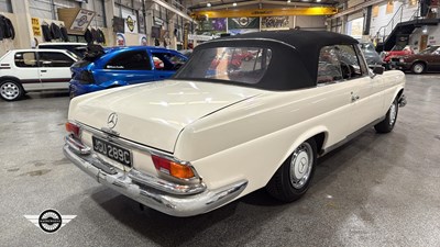 Lot 270 - 1965 MERCEDES