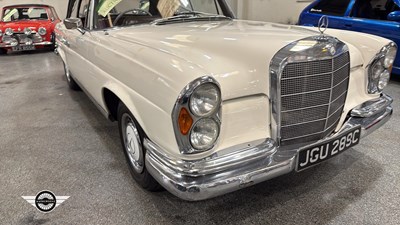 Lot 270 - 1965 MERCEDES