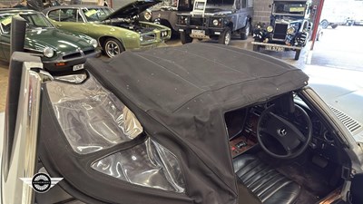 Lot 16 - 1988 MERCEDES 500 SL AUTO