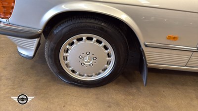 Lot 16 - 1988 MERCEDES 500 SL AUTO