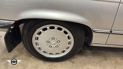 Lot 16 - 1988 MERCEDES 500 SL AUTO