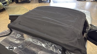 Lot 16 - 1988 MERCEDES 500 SL AUTO