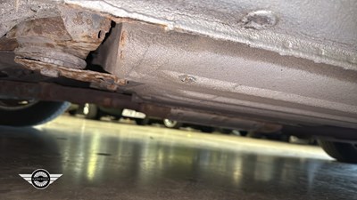 Lot 16 - 1988 MERCEDES 500 SL AUTO