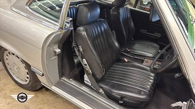 Lot 16 - 1988 MERCEDES 500 SL AUTO