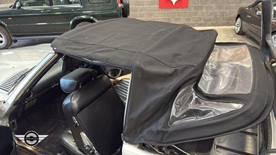 Lot 16 - 1988 MERCEDES 500 SL AUTO