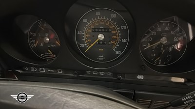 Lot 16 - 1988 MERCEDES 500 SL AUTO