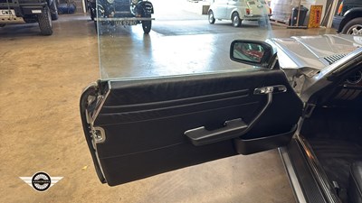 Lot 16 - 1988 MERCEDES 500 SL AUTO