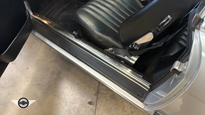 Lot 16 - 1988 MERCEDES 500 SL AUTO