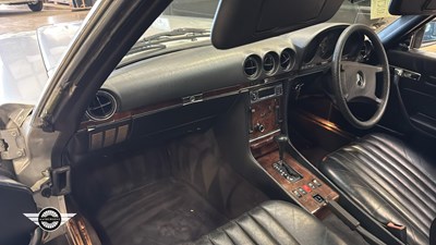 Lot 16 - 1988 MERCEDES 500 SL AUTO