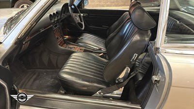 Lot 16 - 1988 MERCEDES 500 SL AUTO