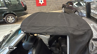 Lot 16 - 1988 MERCEDES 500 SL AUTO