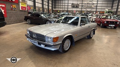 Lot 16 - 1988 MERCEDES 500 SL AUTO
