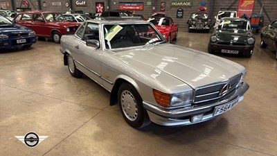 Lot 16 - 1988 MERCEDES 500 SL AUTO