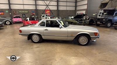 Lot 16 - 1988 MERCEDES 500 SL AUTO