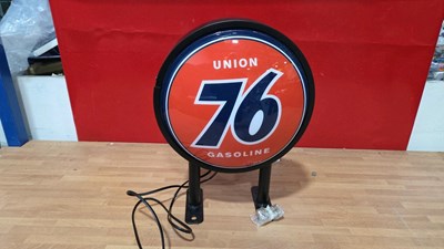 Lot 15 - UNION 76 GASOLINE , DOUBLE SIDED LIGHT UP SIGN 10" DIA