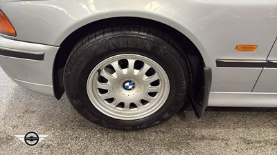 Lot 2 - 1998 BMW 520I SE AUTO