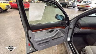 Lot 2 - 1998 BMW 520I SE AUTO
