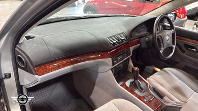 Lot 2 - 1998 BMW 520I SE AUTO