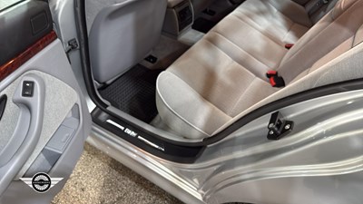 Lot 2 - 1998 BMW 520I SE AUTO