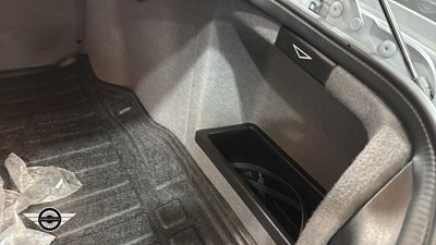 Lot 2 - 1998 BMW 520I SE AUTO