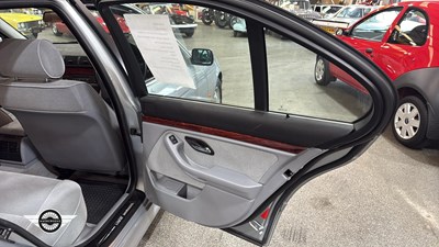 Lot 2 - 1998 BMW 520I SE AUTO
