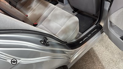 Lot 2 - 1998 BMW 520I SE AUTO