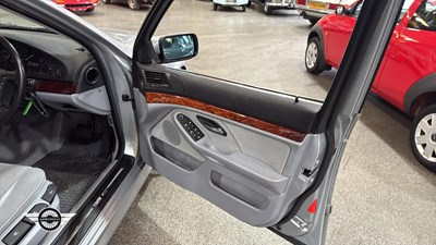 Lot 2 - 1998 BMW 520I SE AUTO