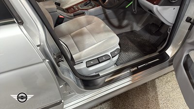 Lot 2 - 1998 BMW 520I SE AUTO