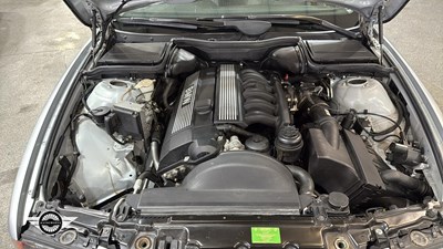 Lot 2 - 1998 BMW 520I SE AUTO