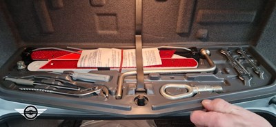 Lot 2 - 1998 BMW 520I SE AUTO