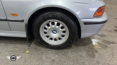 Lot 2 - 1998 BMW 520I SE AUTO