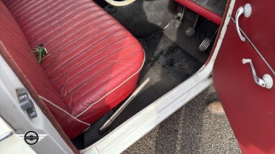 Lot 899 - 1963 HILLMAN MINX DE-LUXE