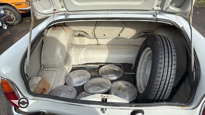 Lot 899 - 1963 HILLMAN MINX DE-LUXE